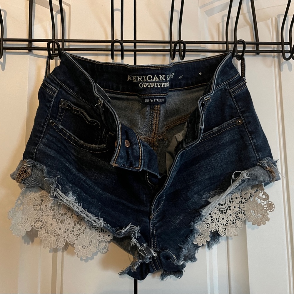 American Eagle daisy dukes